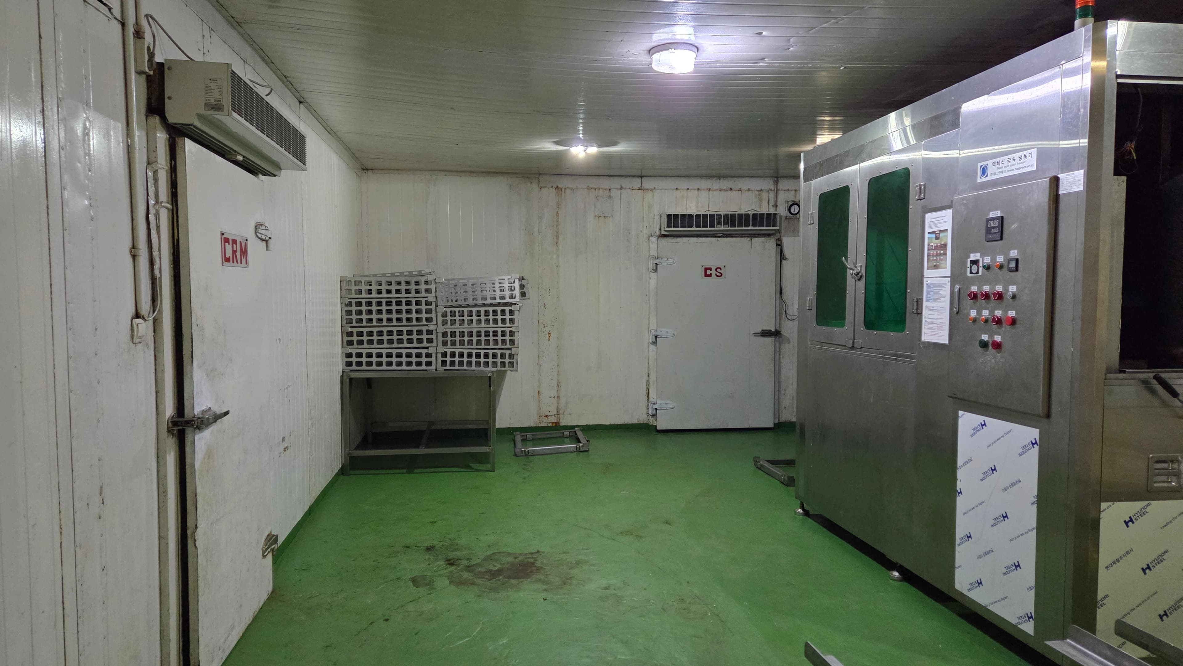 Cold storage tuna handling